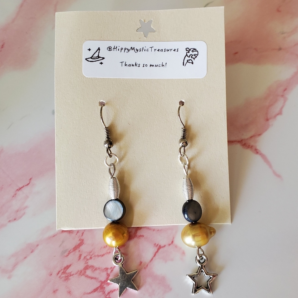 NWT Mis-Match Star Charm Pearl Earrings